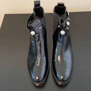 Good for the fall with classic and pearl